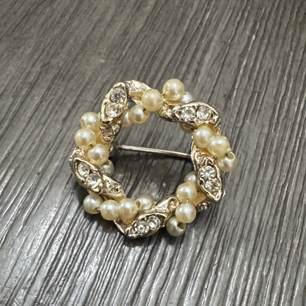 Vintage Gold Pearl and Crystal Wreath Brooch - Women Jewelry